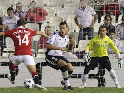 Chicharito Menangkan MU