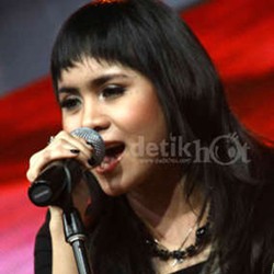 Terjaring Operasi Yustisi, Momo Geisha Absen Sidang