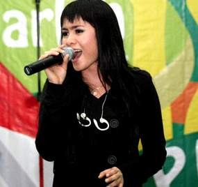 Momo Geisha Lupa Urus Kartu Identitas Karena Sibuk Manggung