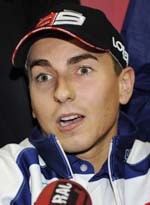 Lorenzo Enggan Pikirkan Titel Juara