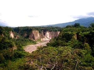 Menikmati Angin Sore di Ngarai Sianok