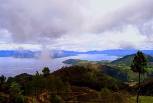 Puncak Pesona Danau Toba dari Hutaginjang