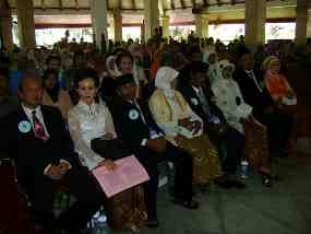 100 Pasutri Dinikahkan Secara Massal