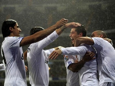 Si Putih Pesta Gol