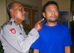 Pinjam HP, Keamanan Kapal Malah Mengancam Memukul