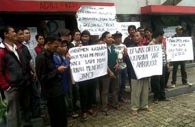 Gaji Belum Dibayar, Karyawan Lepas Katarina Gelar Demo