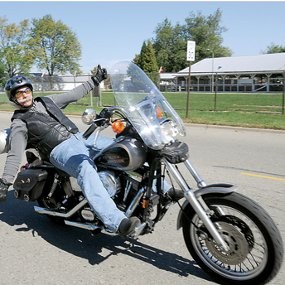 Pria AS Naik Motor Harley Sejauh 482 Km Tanpa Memegang Setang