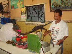 Soto Pak Denuh,Kuliner andalan Kota Kretek Kudus 
