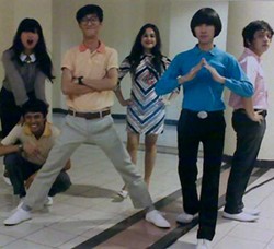 Album Vakansi White Shoes & the Couples Company Dibantu Musisi Senior