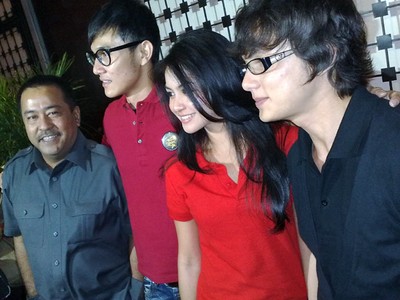 Premiere Satu Jam Saja