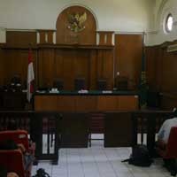Hakim Tidak Hadir, Sidang Perdana Bupati Jember Ditunda
