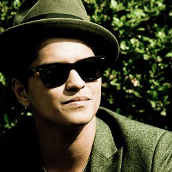 Bruno Mars Tidak Lagi Hanya di Balik Layar
