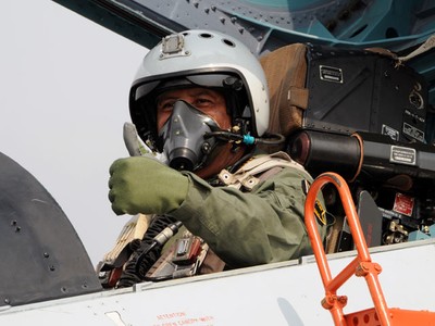 Panglima TNI Terbangkan Sukhoi