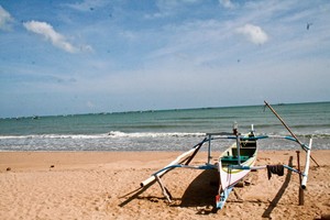 Menyambut Pagi di Pantai Utara Sumenep