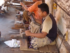 Berkunjung ke Pengrajin Keris dan Pandai Besi