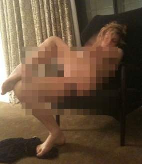 Foto Topless Beredar, Courtney Love Stop Nge-tweet