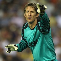 Van der Sar Siap Pensiun di Akhir Musim
