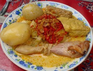 Komunitas Kuliner di Sekitar Kedai Kopi Tak Kie 