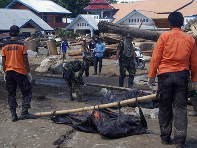 Evakuasi Korban Banjir Papua