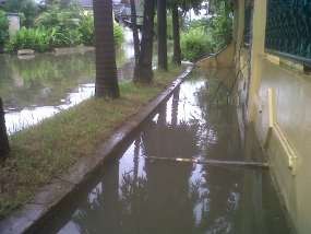 Hujan Deras, Perumahan Harapan Indah Bekasi Tergenang 