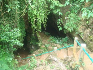 Arsitektur Alam Goa Lawa dan Kegelapan Goa Macan