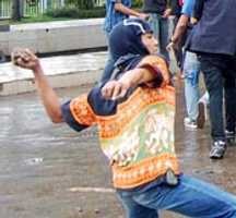 2 Kampung di Cirebon Bentrok