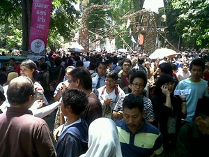 Pasar Barang di Pasar Seni ITB