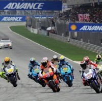 Rossi Menang, Lorenzo Juaranya