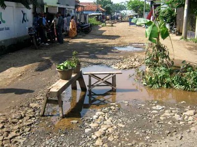 Akses Jalan ke PLTGU Muara Tawar Rusak