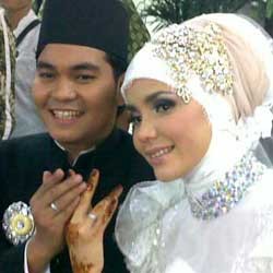 Menikah 10-10-10, Indra Bekti Cetak Rekor