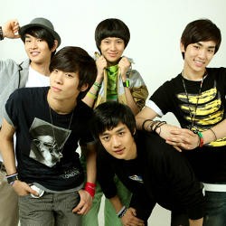 Boy Band Korea SHINee Konser Gratis di Senayan