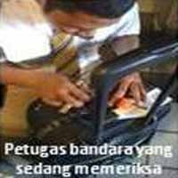 Pencongkelan Tas Koper Pelanggan Pesawat Garuda