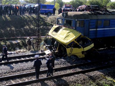 Bus vs Lokomotif, 40 Orang Tewas