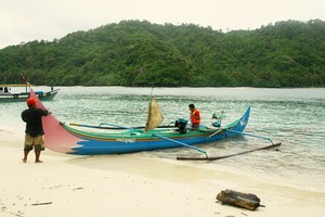Menaklukkan Liarnya Teluk Kiluan