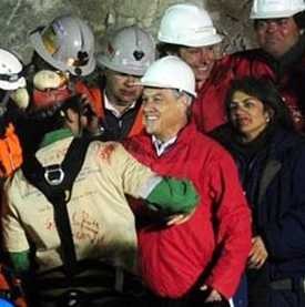 Suasana Emosional Warnai Evakuasi Penambang Terakhir