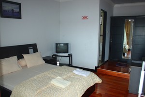 Hineni Hotel