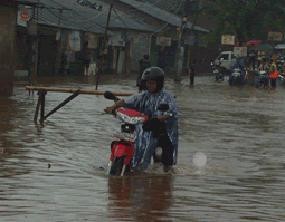 Cipinang Melayu Tergenang Air Hingga 1 Meter 