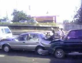 4 Kendaraan Tabrakan, Tol Wiyoto Wiyono Padat