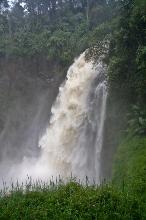 Menembus Asap Air Terjun Telun Berasap