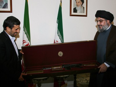 Ahmadinejad Dapat Senjata