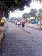 Pengaspalan Jalan yang Belum Selesai di Pondok Kopi Membahayakan 