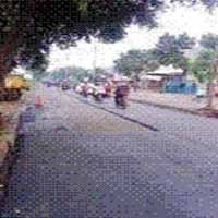 Pengaspalan Jalan yang Belum Selesai di Pondok Kopi Membahayakan 