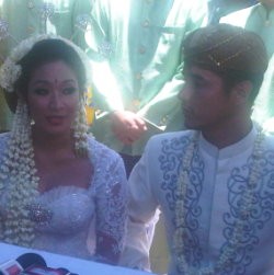 Happy Salma & Tjokorda Bagus Resmikan Pernikahan di Australia