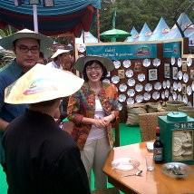 Ratusan Warga Berburu Kuliner di Tegallega