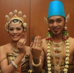 Giring Nidji Penasaran Gendong Bayi