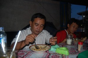 Melahap Lezatnya Kuliner Khas Semarang ,Tahu Gimbal Pak Edi