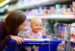 Bayi Sebaiknya Jangan Diajak Jalan-jalan ke Mal