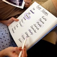Siapa yang Lebih Dominan Memberikan Nama Bayi?