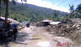 DPR Heningkan Cipta untuk Korban Banjir di Wasior
