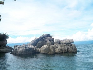 Menikmati Indahnya Danau Poso